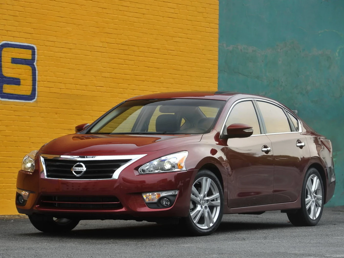 Nissan Altima car trash can